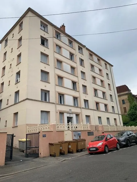 Garage sécurisé de 11,45 m² à vendre à Villefranche-sur-Saône 