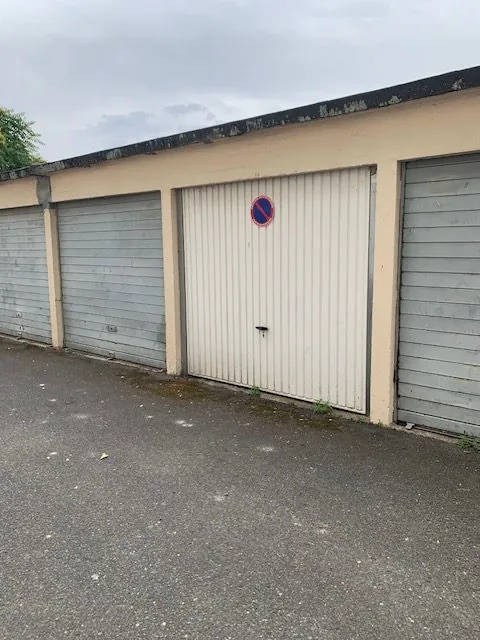 Garage sécurisé de 11,45 m² à vendre à Villefranche-sur-Saône 