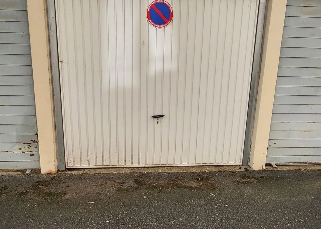 Garage sécurisé de 11,45 m² à vendre à Villefranche-sur-Saône 