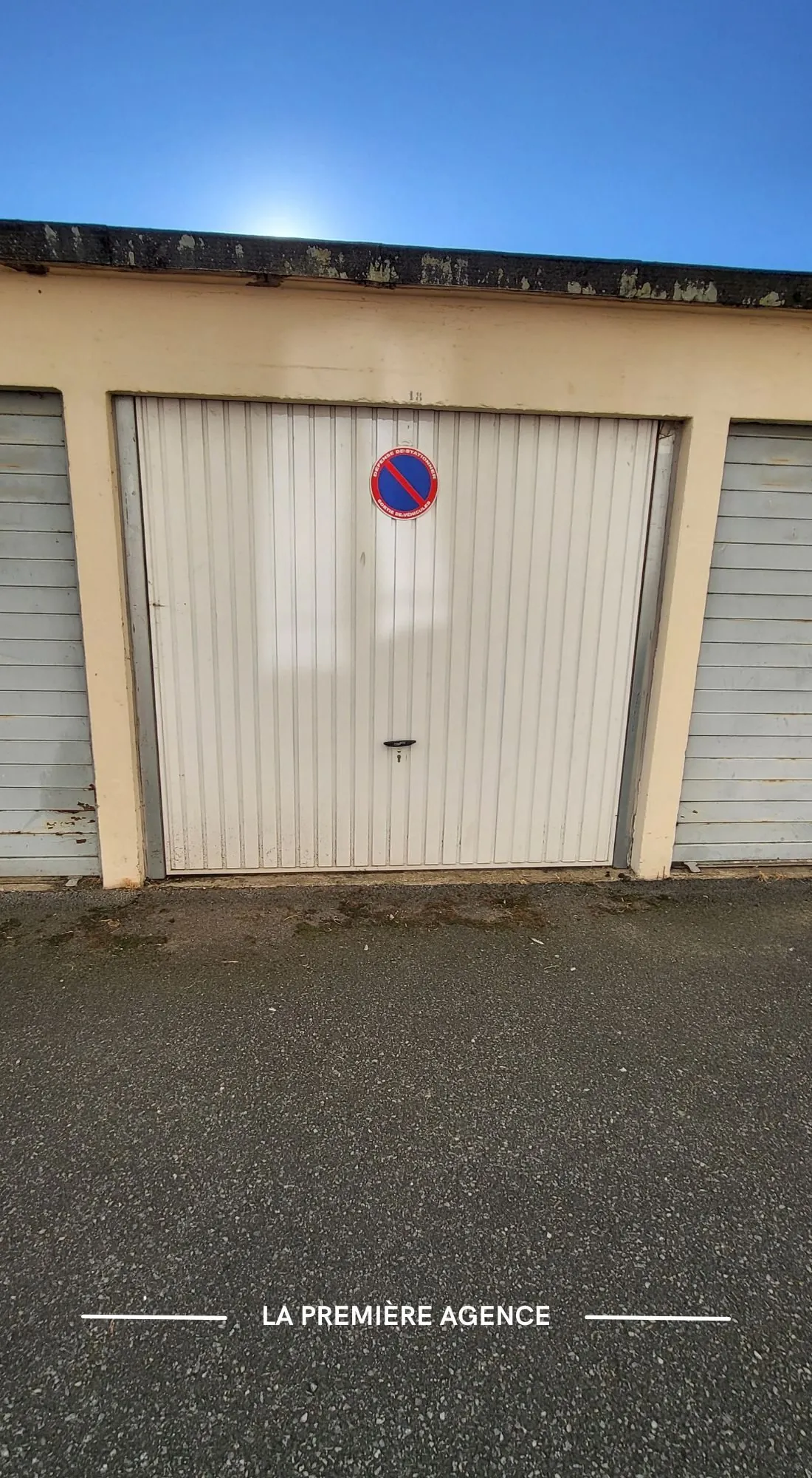 Garage sécurisé de 11,45 m² à vendre à Villefranche-sur-Saône 