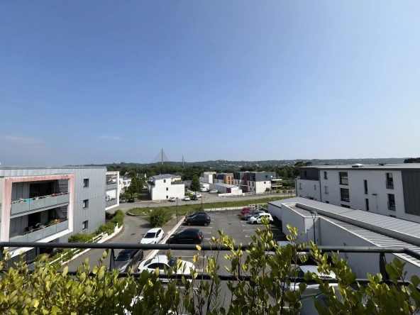 Appartement T3 avec terrasse et parking à Le Relecq-Kerhuon, proche plage