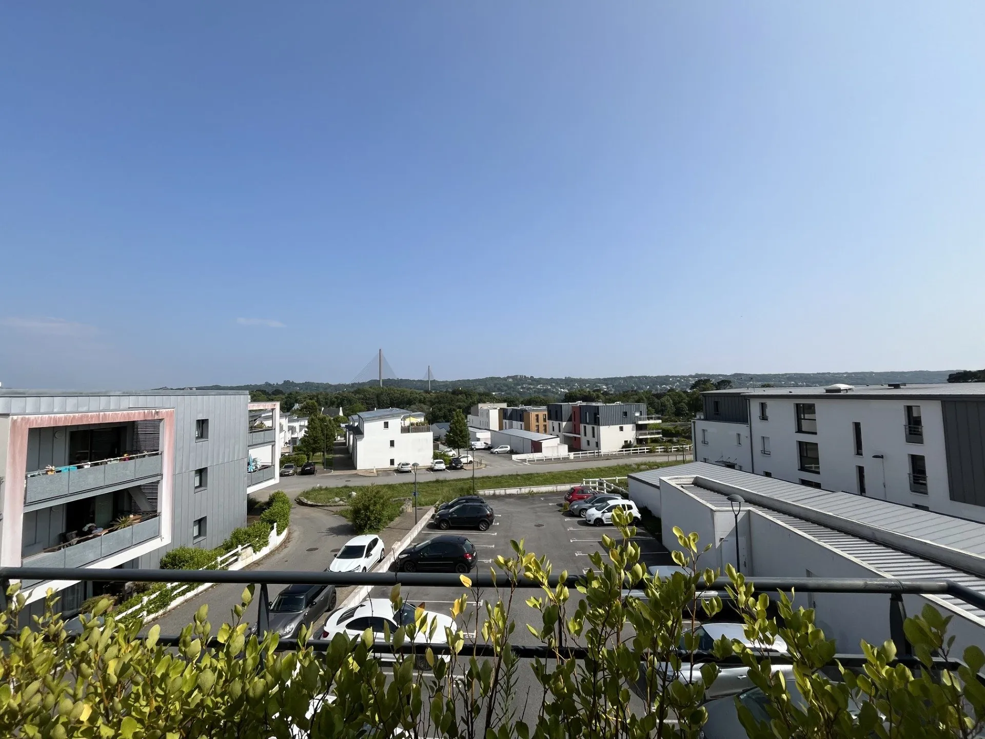 Appartement T3 avec terrasse et parking à Le Relecq-Kerhuon, proche plage 