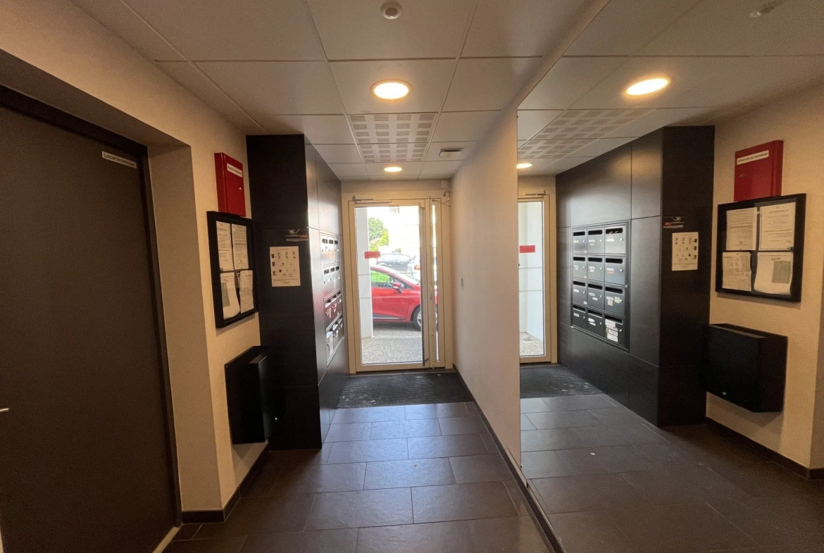 Appartement T3 avec terrasse et parking à Le Relecq-Kerhuon, proche plage 