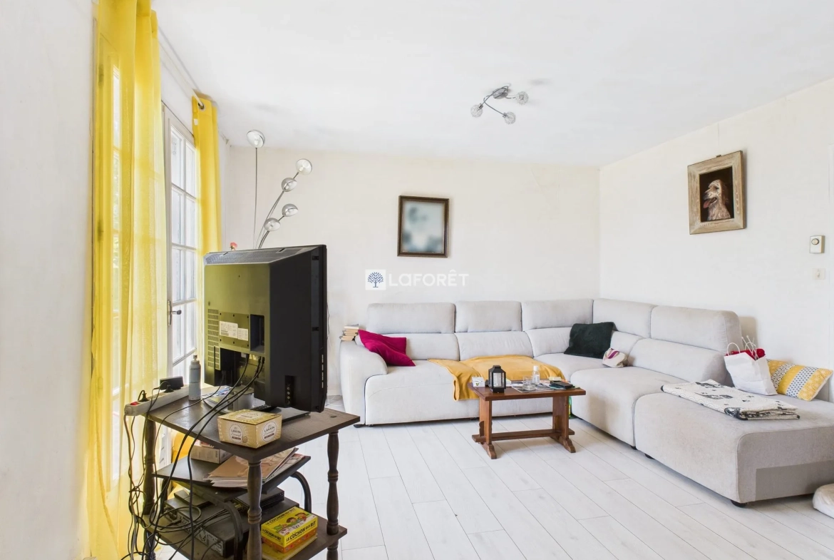 Charmante maison à rénover à Scaer, proche des commodités 