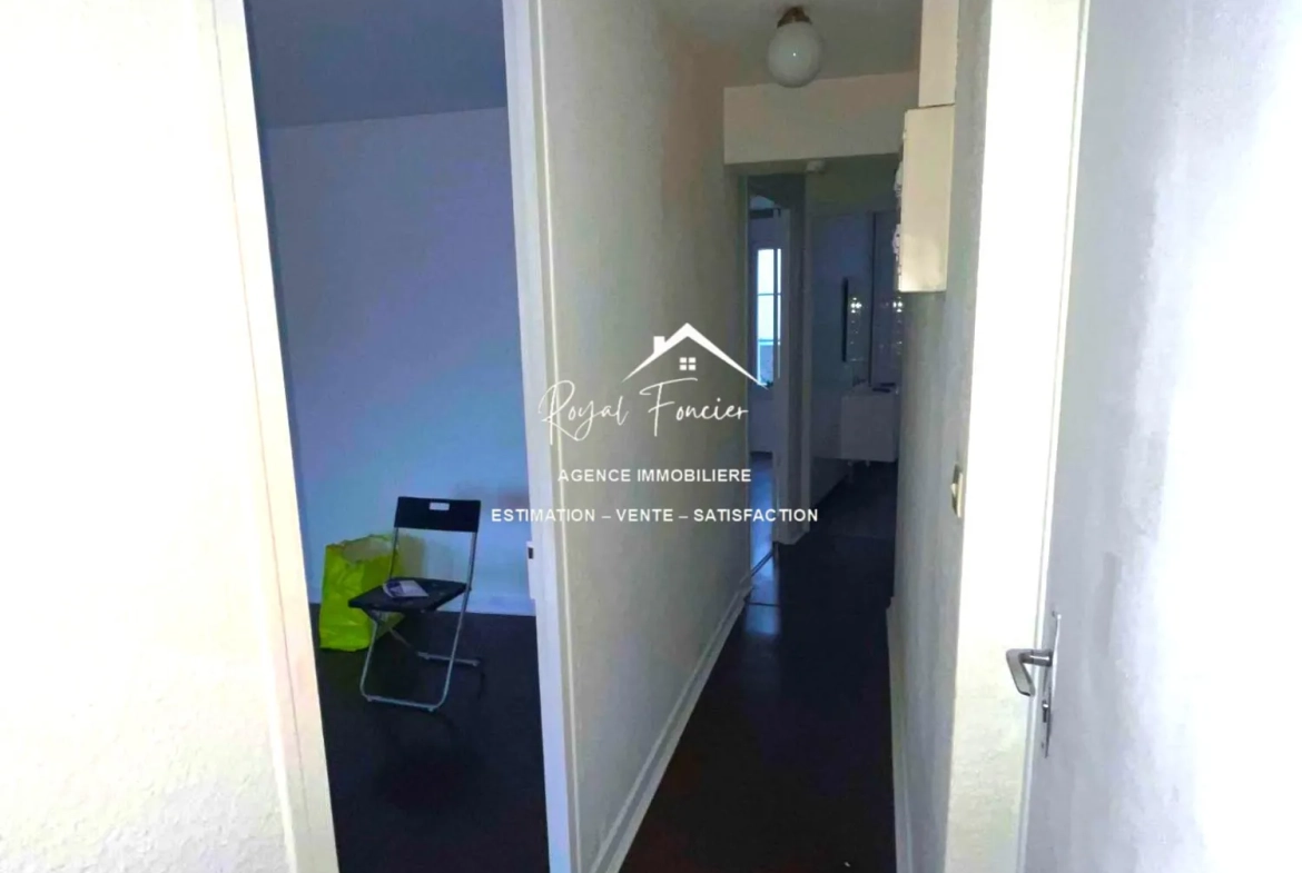 Entrée Appartement T2 lumineux de 60 m² à Châtellerault avec balcon et proximité commodités 
