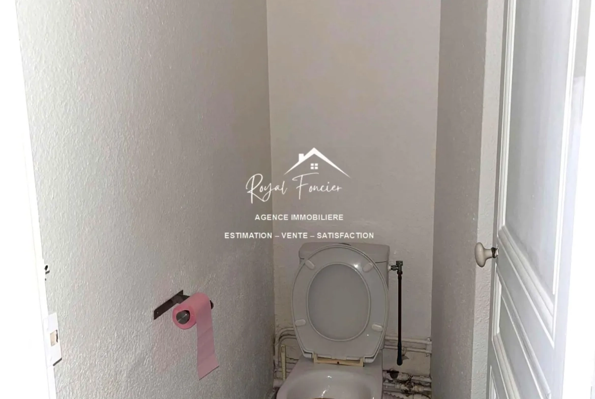 WC Appartement T2 lumineux de 60 m² à Châtellerault avec balcon et proximité commodités 