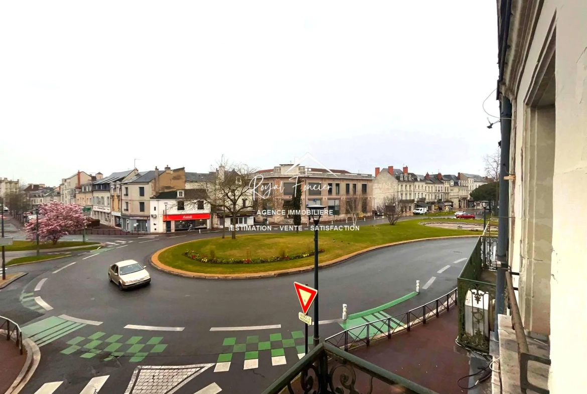 Vue du balcon Appartement T2 lumineux de 60 m² à Châtellerault avec balcon et proximité commodités 