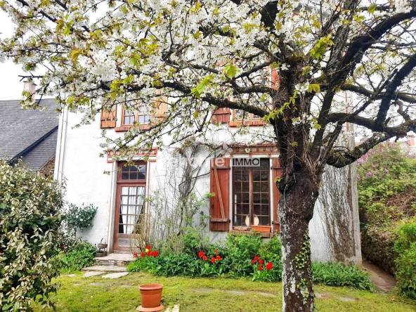 Belle maison ancienne à rénover avec 3 chambres à Measnes, 23360