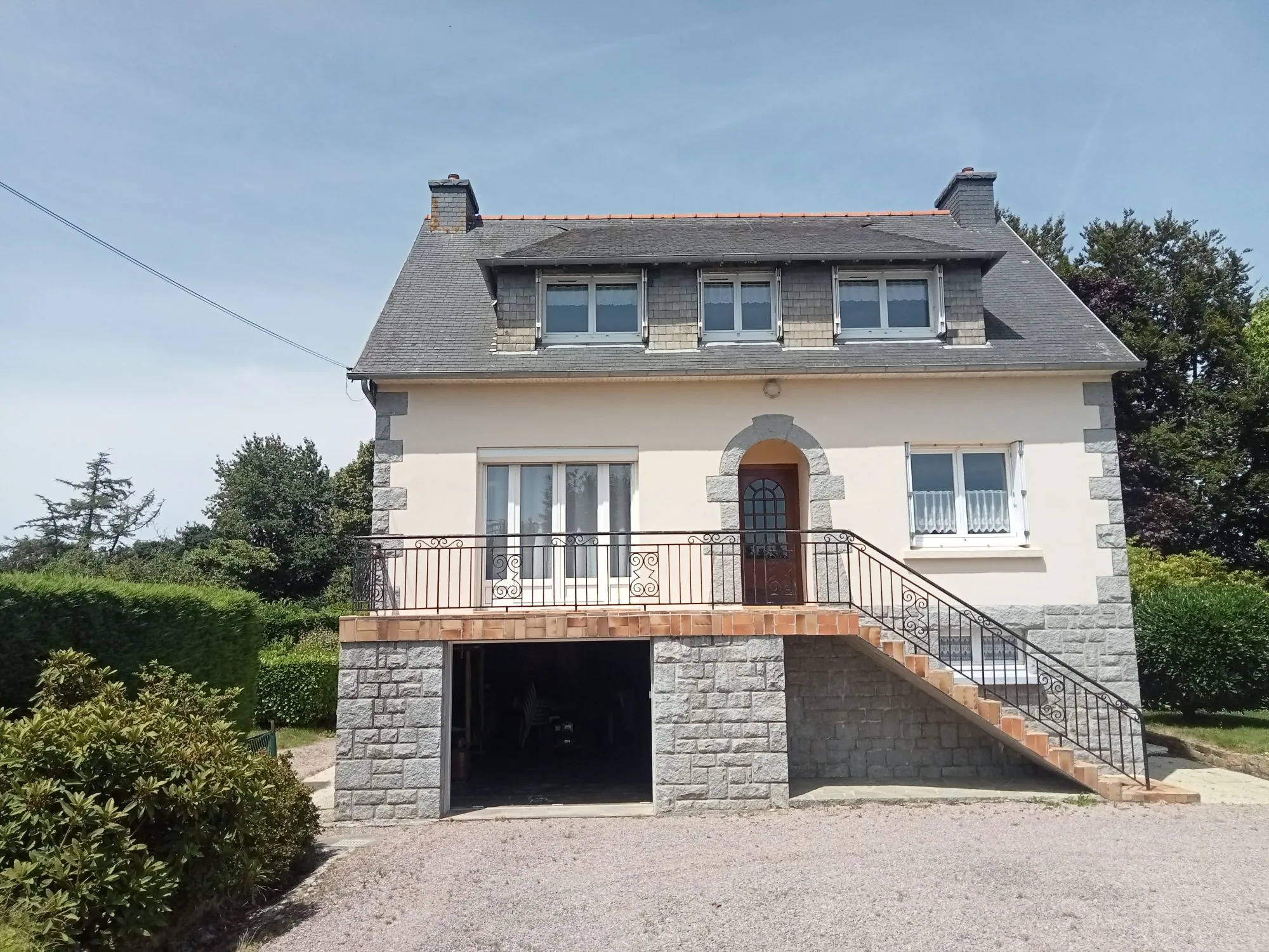 Maison traditionnelle à Ploubezre de 118 m² avec terrain de 1955 m² 