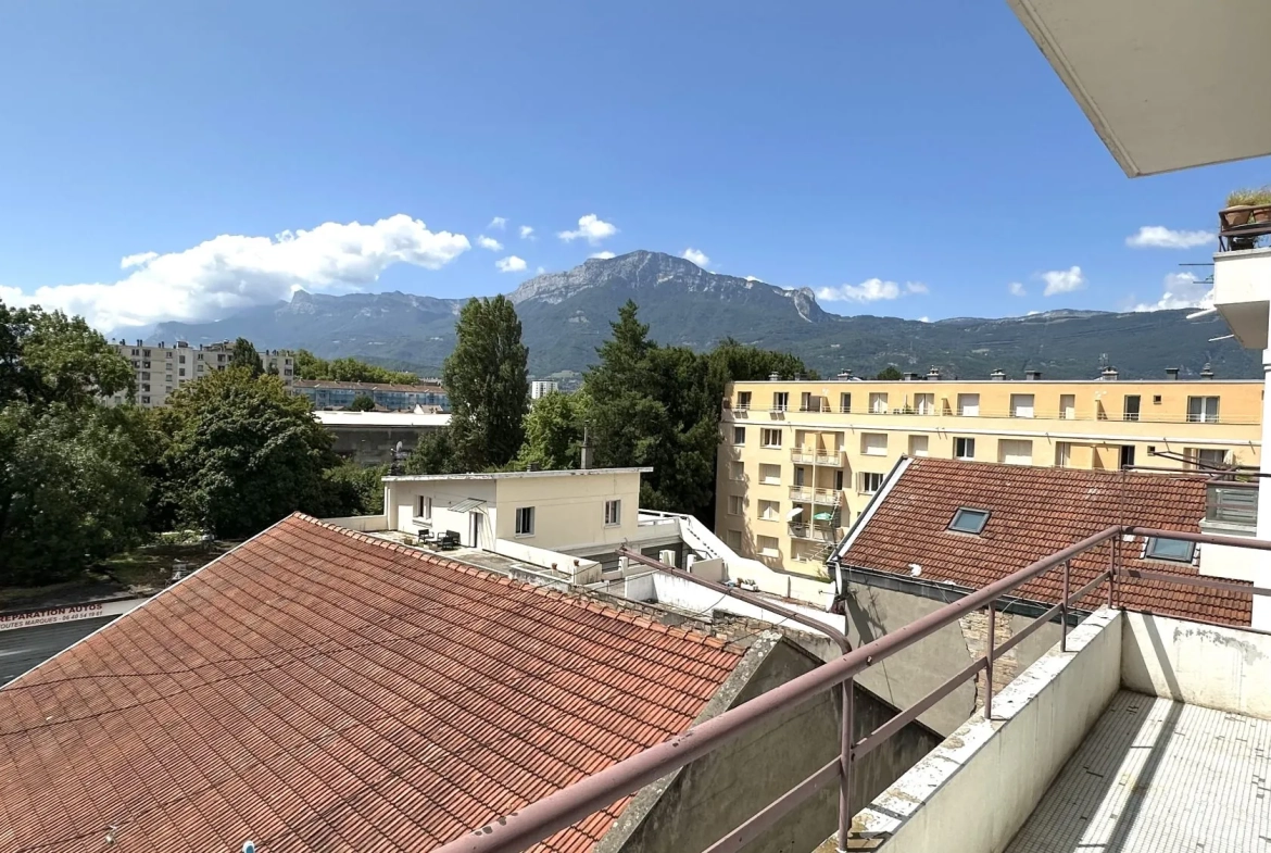 Appartement T3 à rénover de 71 m² à Grenoble, idéal investissement ou premier achat 