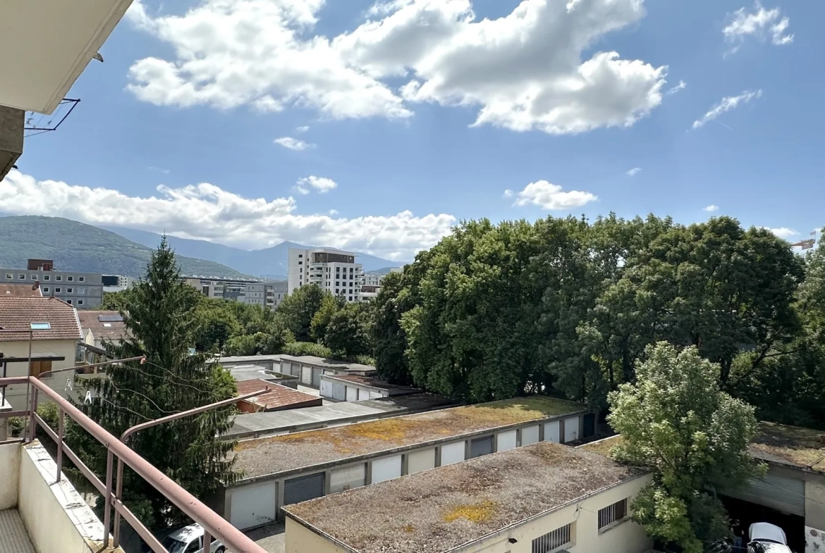 Appartement T3 à rénover de 71 m² à Grenoble, idéal investissement ou premier achat 