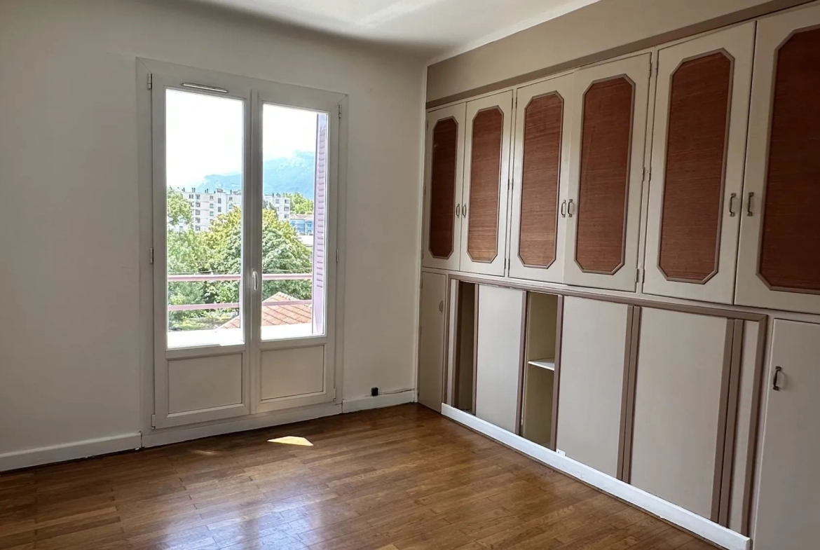 Appartement T3 à rénover de 71 m² à Grenoble, idéal investissement ou premier achat 
