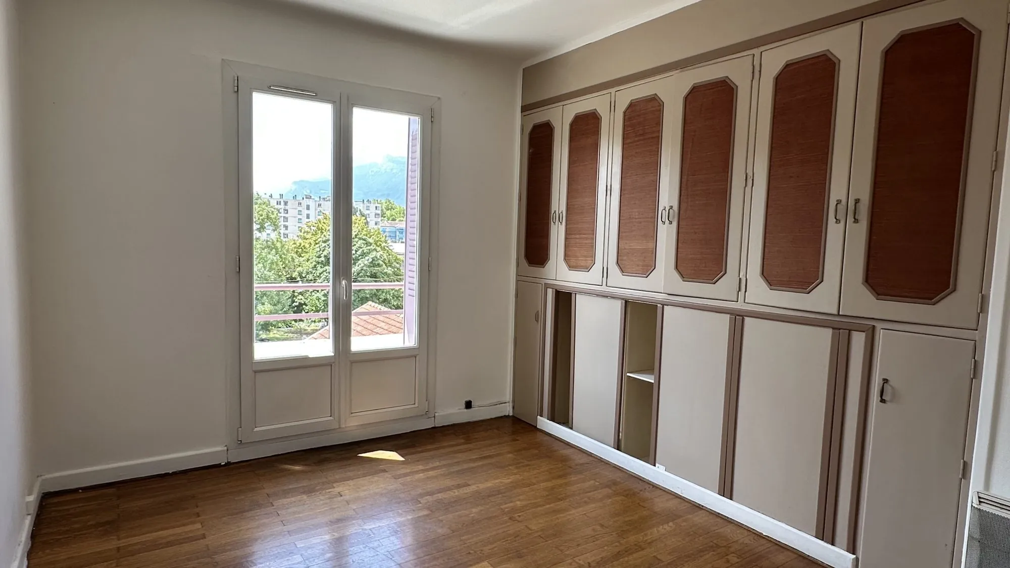 Appartement T3 à rénover de 71 m² à Grenoble, idéal investissement ou premier achat 