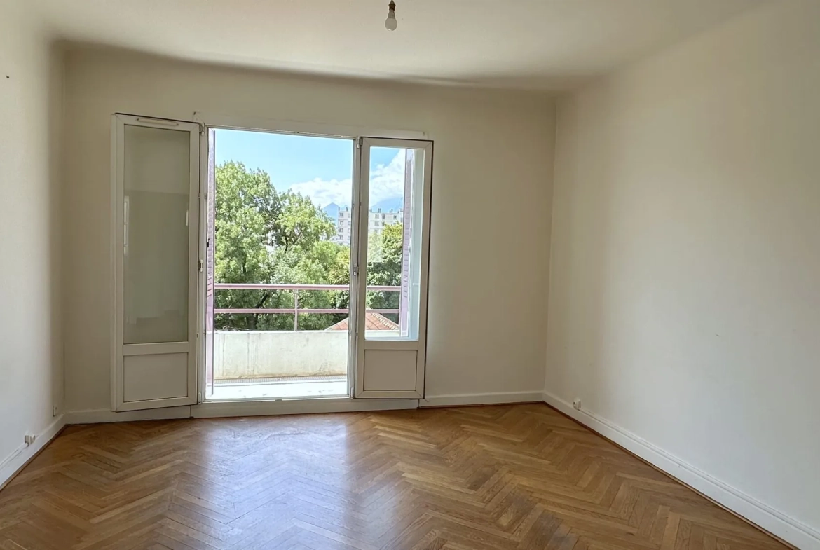 Appartement T3 à rénover de 71 m² à Grenoble, idéal investissement ou premier achat 