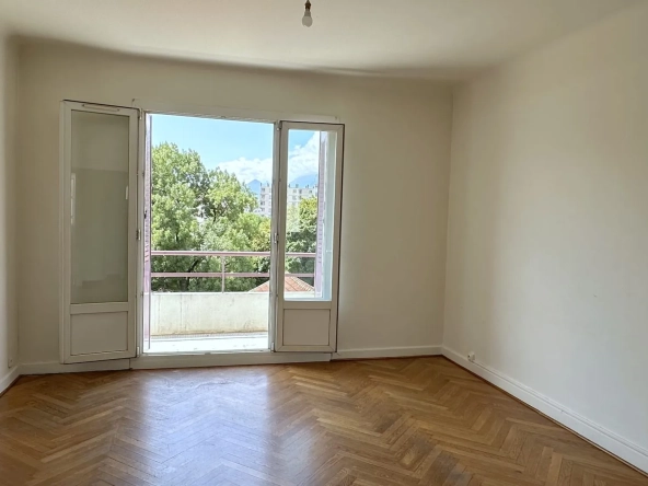 Appartement T3 à rénover de 71 m² à Grenoble, idéal investissement ou premier achat