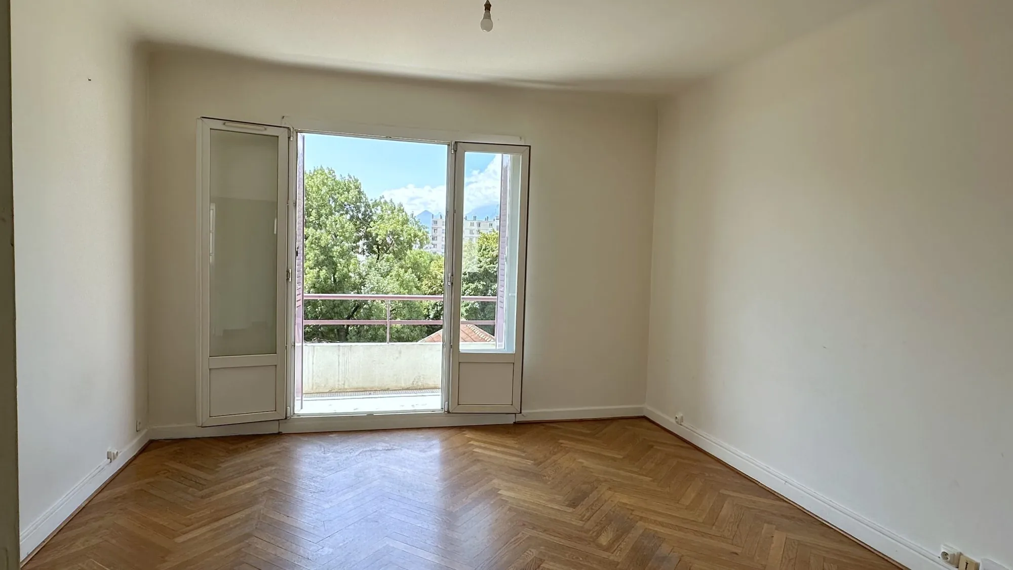 Appartement T3 à rénover de 71 m² à Grenoble, idéal investissement ou premier achat 