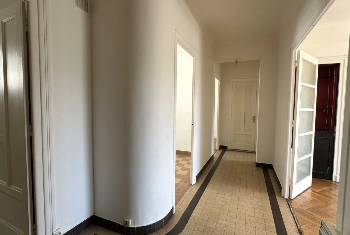Appartement T3 à rénover de 71 m² à Grenoble, idéal investissement ou premier achat 