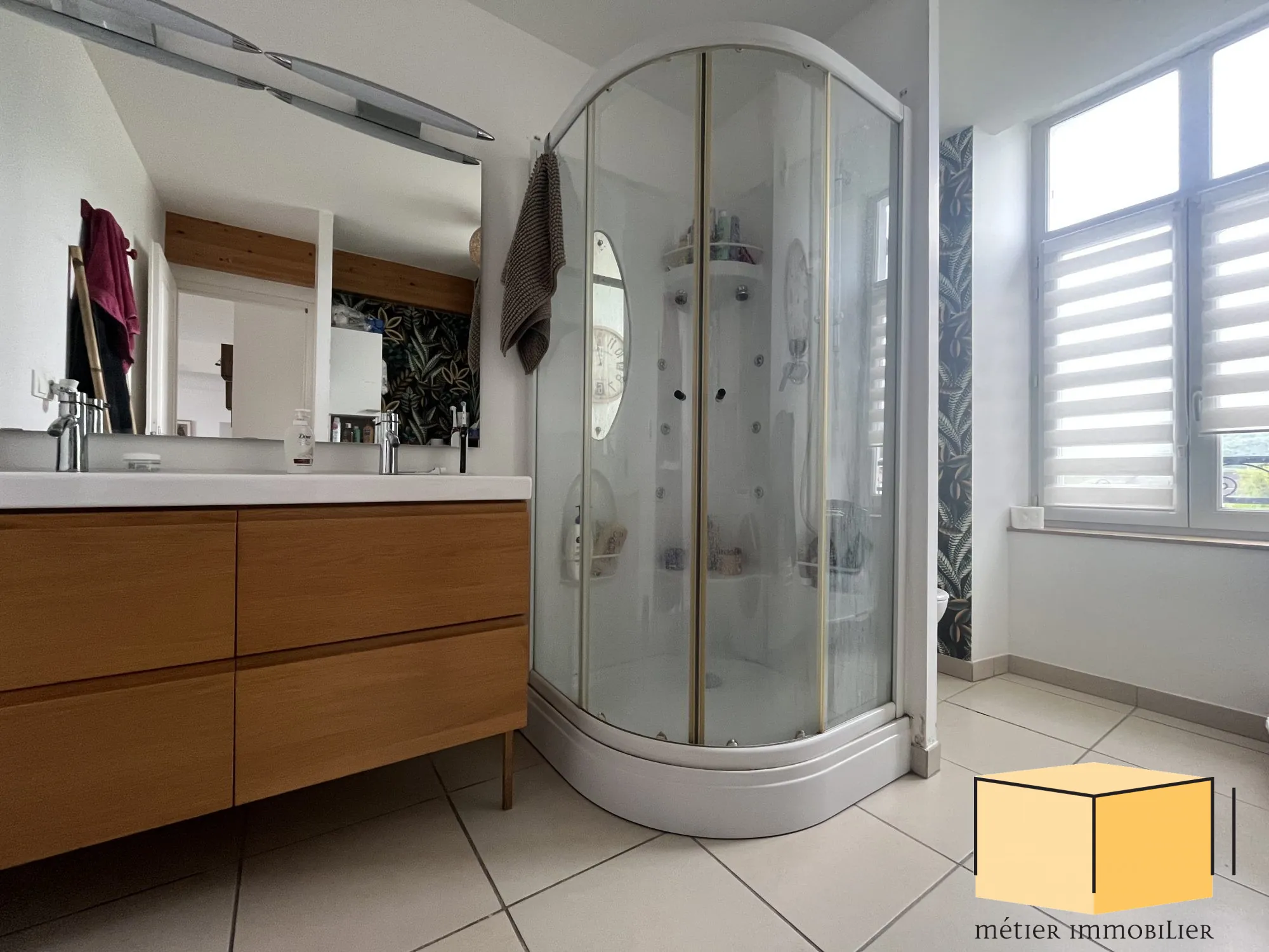 Spacieux appartement F3 rénové à Belley – 67,20 m² avec cave et charges faibles 
