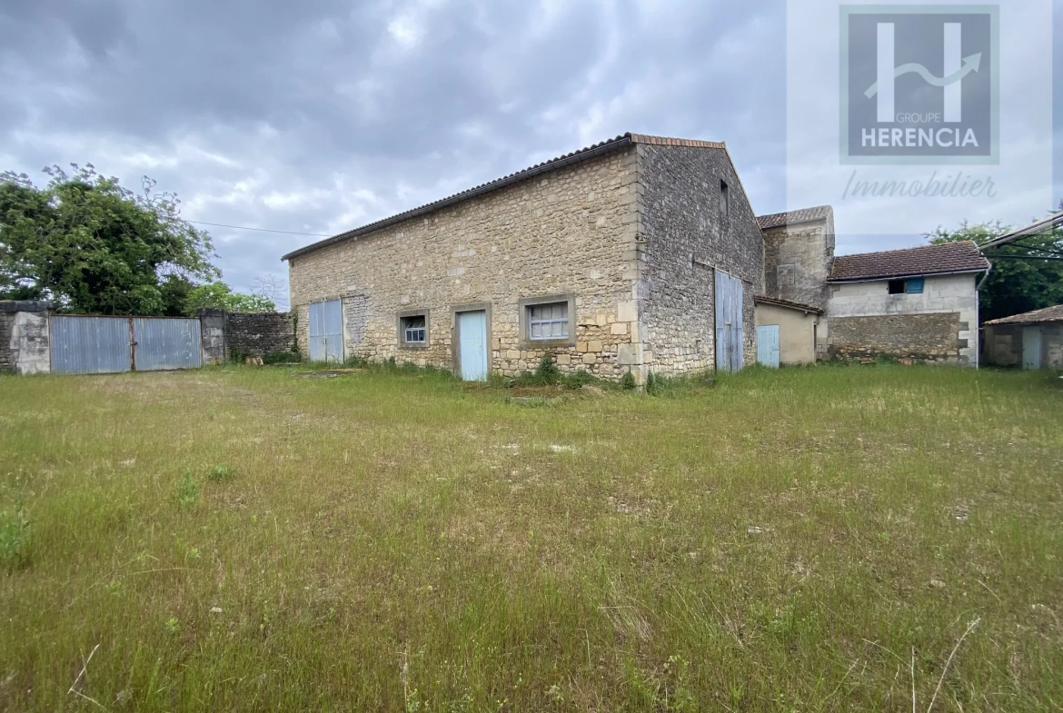 Ancienne ferme viticole à rénover avec dépendances à Champmillon 
