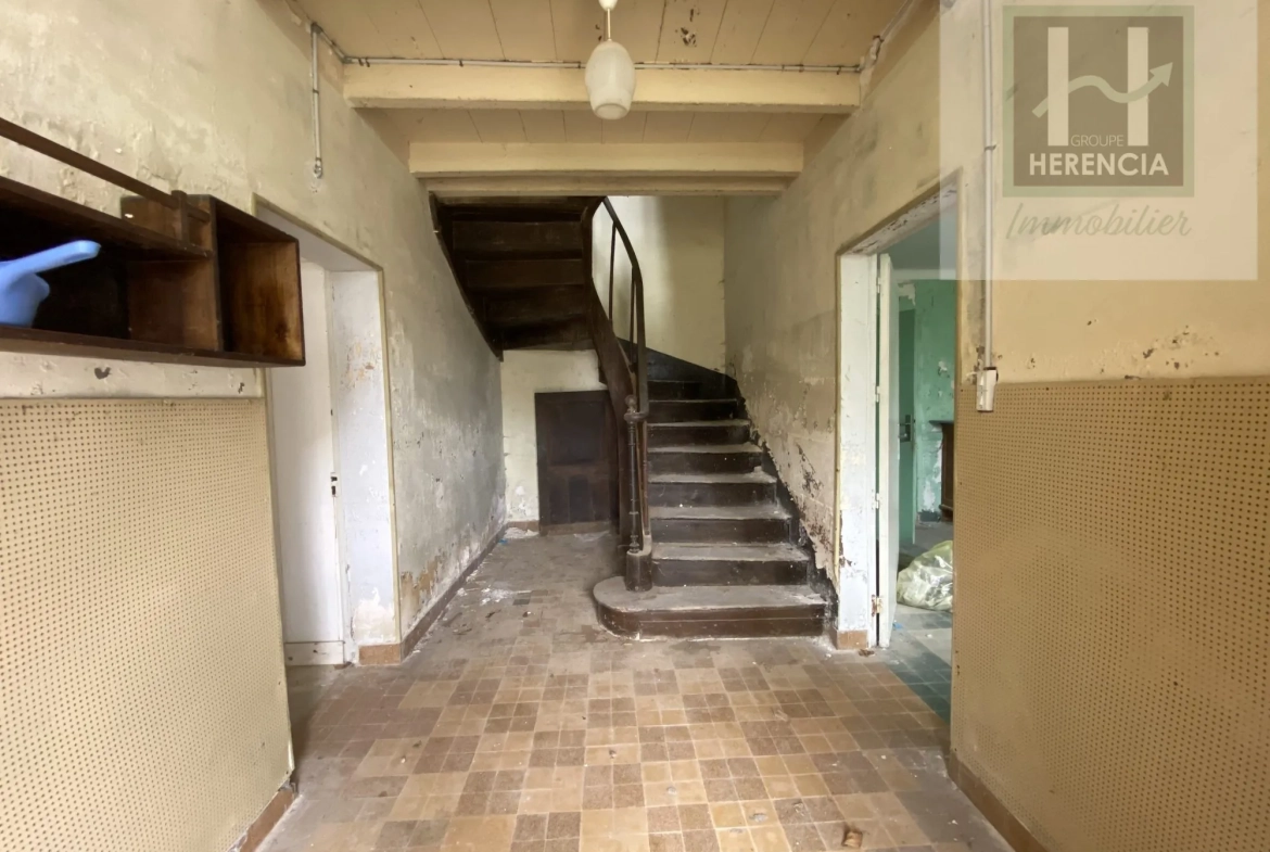 Ancienne ferme viticole à rénover avec dépendances à Champmillon 