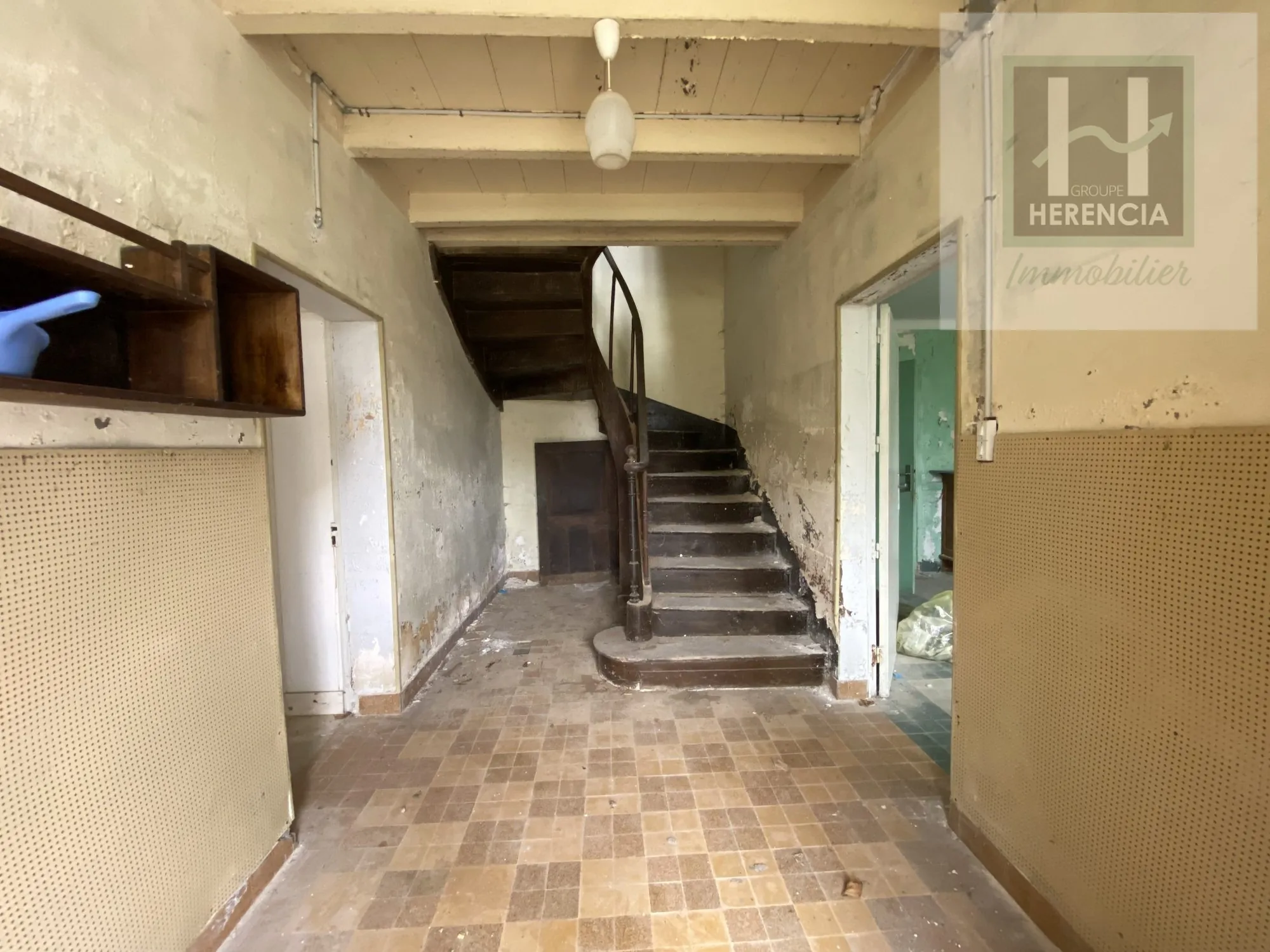 Ancienne ferme viticole à rénover avec dépendances à Champmillon 
