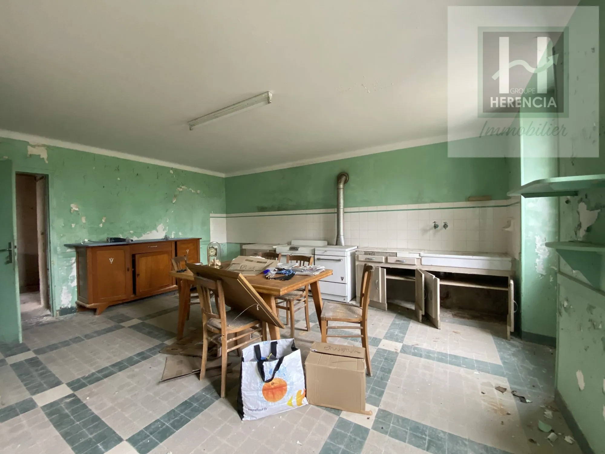 Ancienne ferme viticole à rénover avec dépendances à Champmillon 