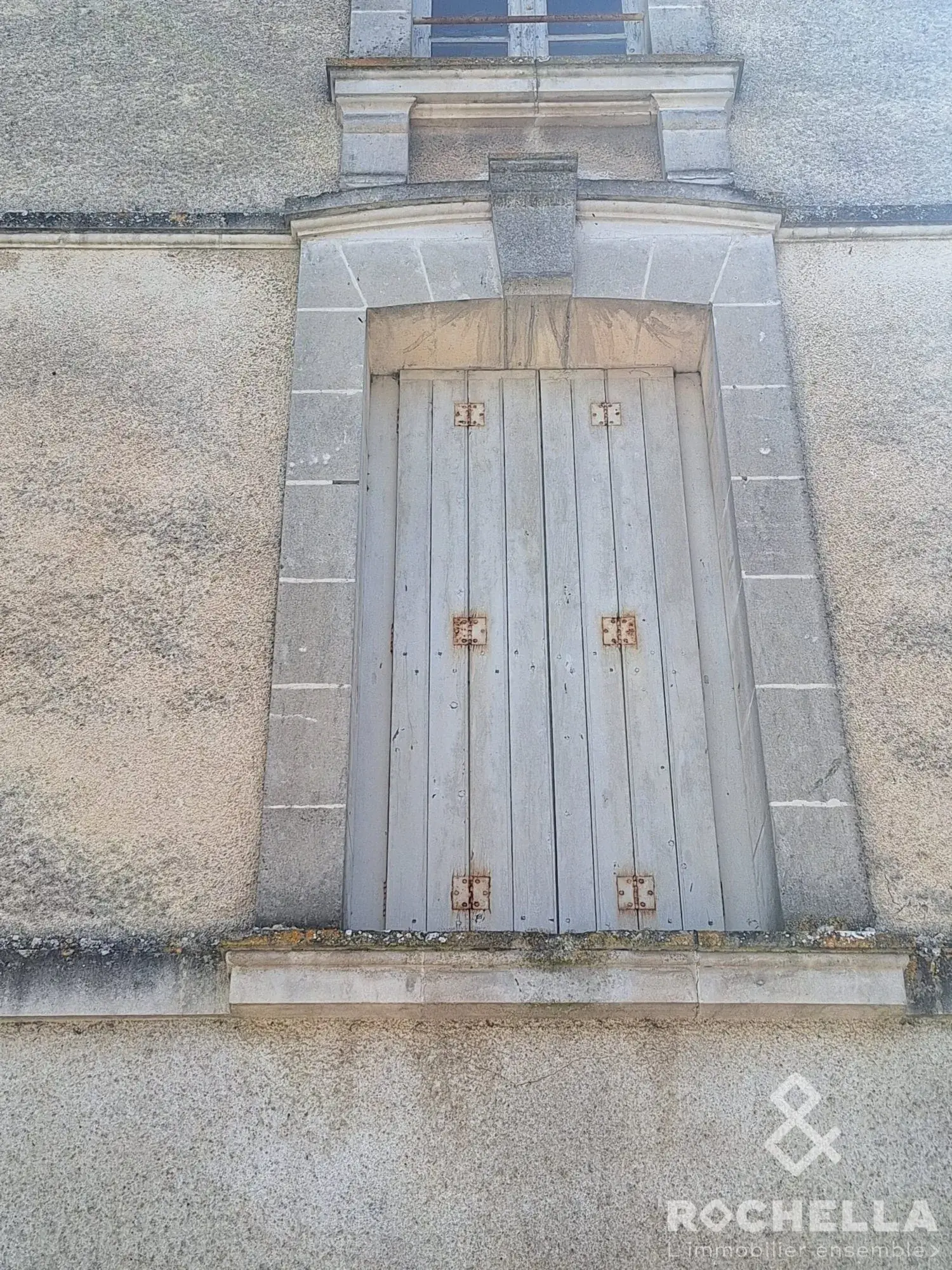 Ensemble immobilier à vendre à Marans avec potentiel de rénovation 