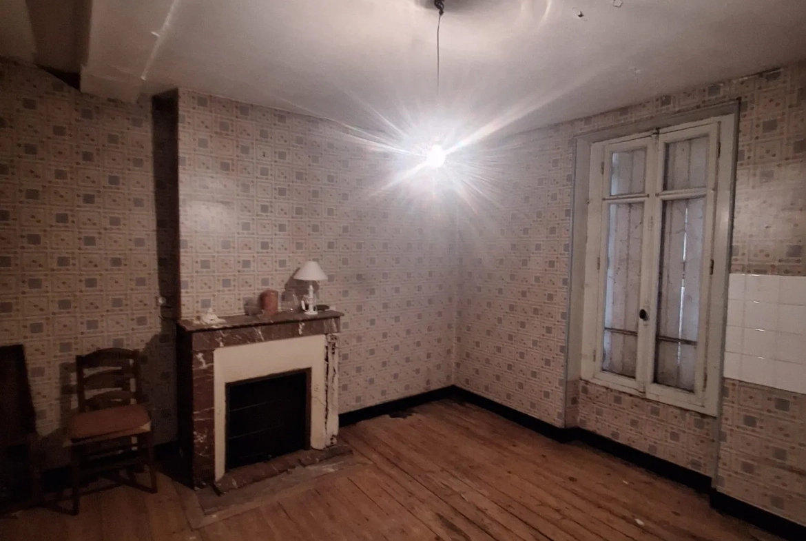 Ensemble immobilier à vendre à Marans avec potentiel de rénovation 