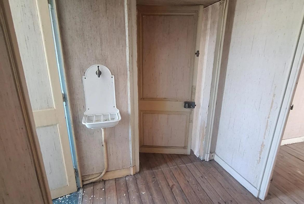 Ensemble immobilier à vendre à Marans avec potentiel de rénovation 