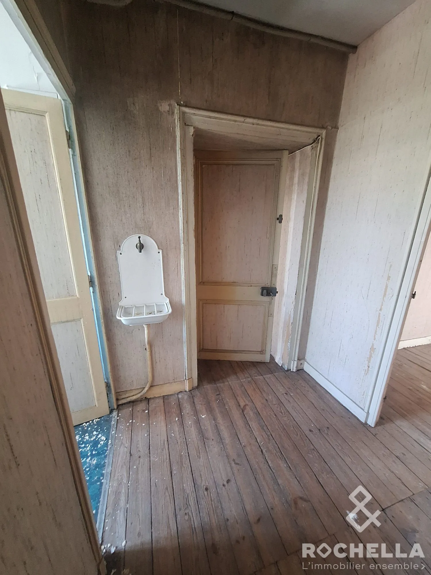 Ensemble immobilier à vendre à Marans avec potentiel de rénovation 