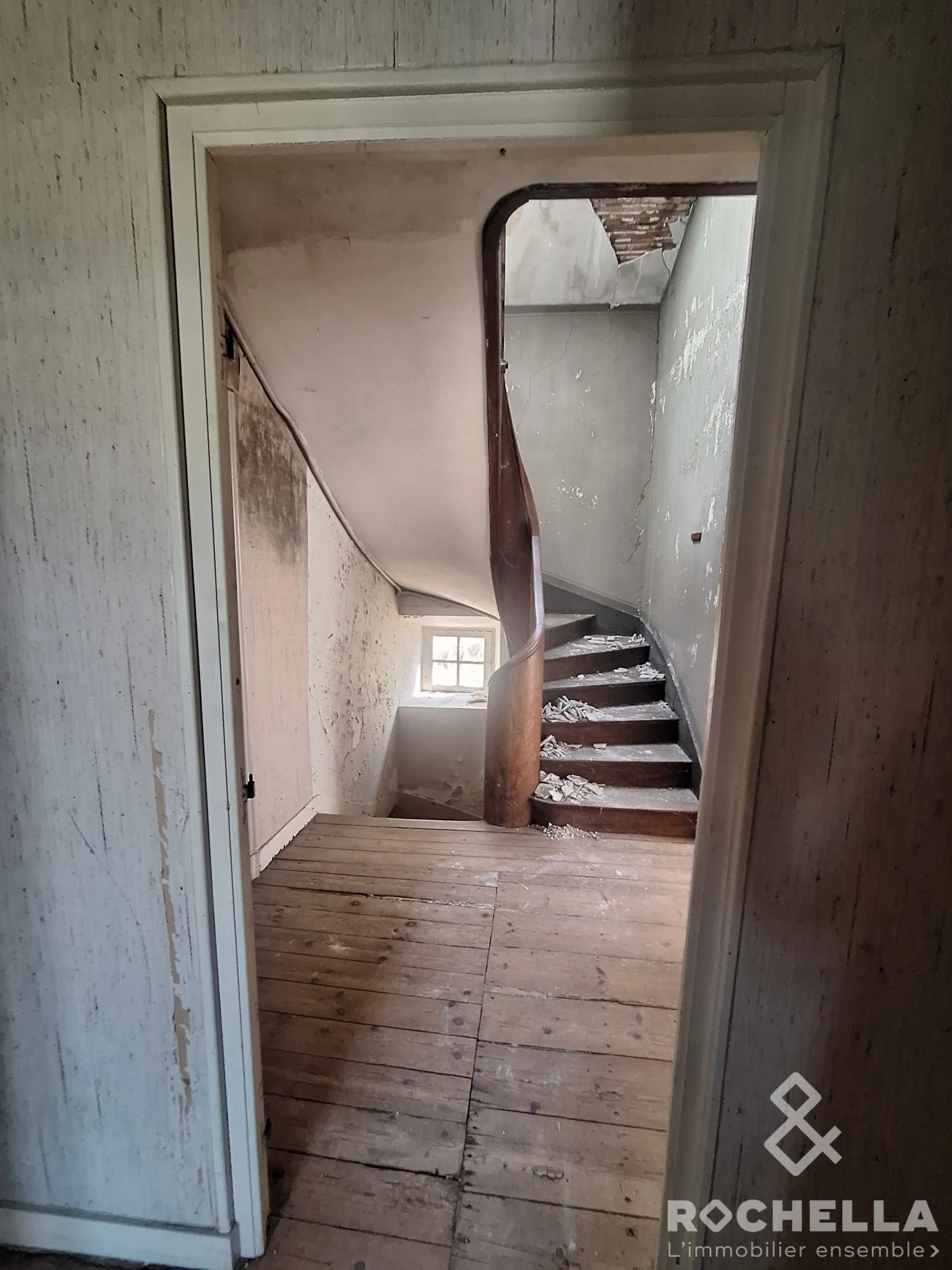 Ensemble immobilier à vendre à Marans avec potentiel de rénovation 