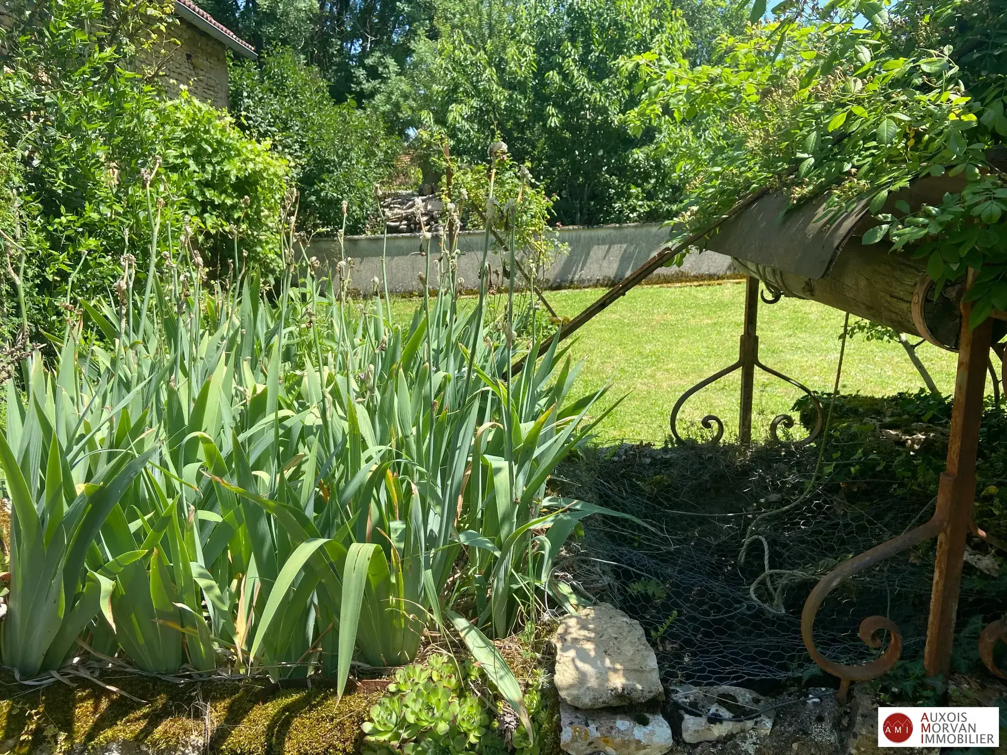 Maison à rénover entre Avallon et Montbard avec jardin et dépendance 