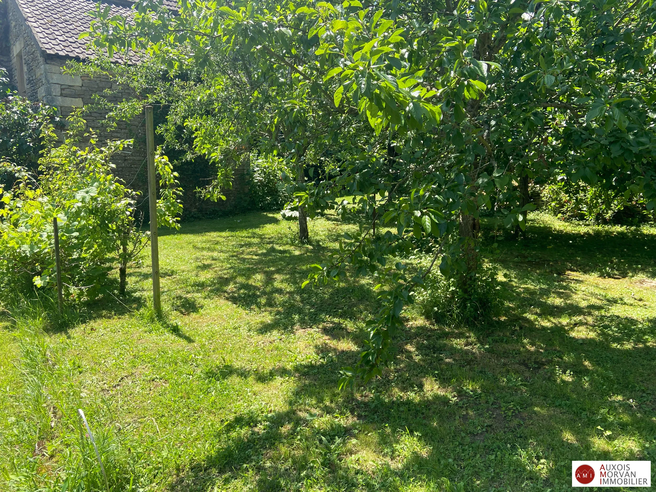 Maison à rénover entre Avallon et Montbard avec jardin et dépendance 