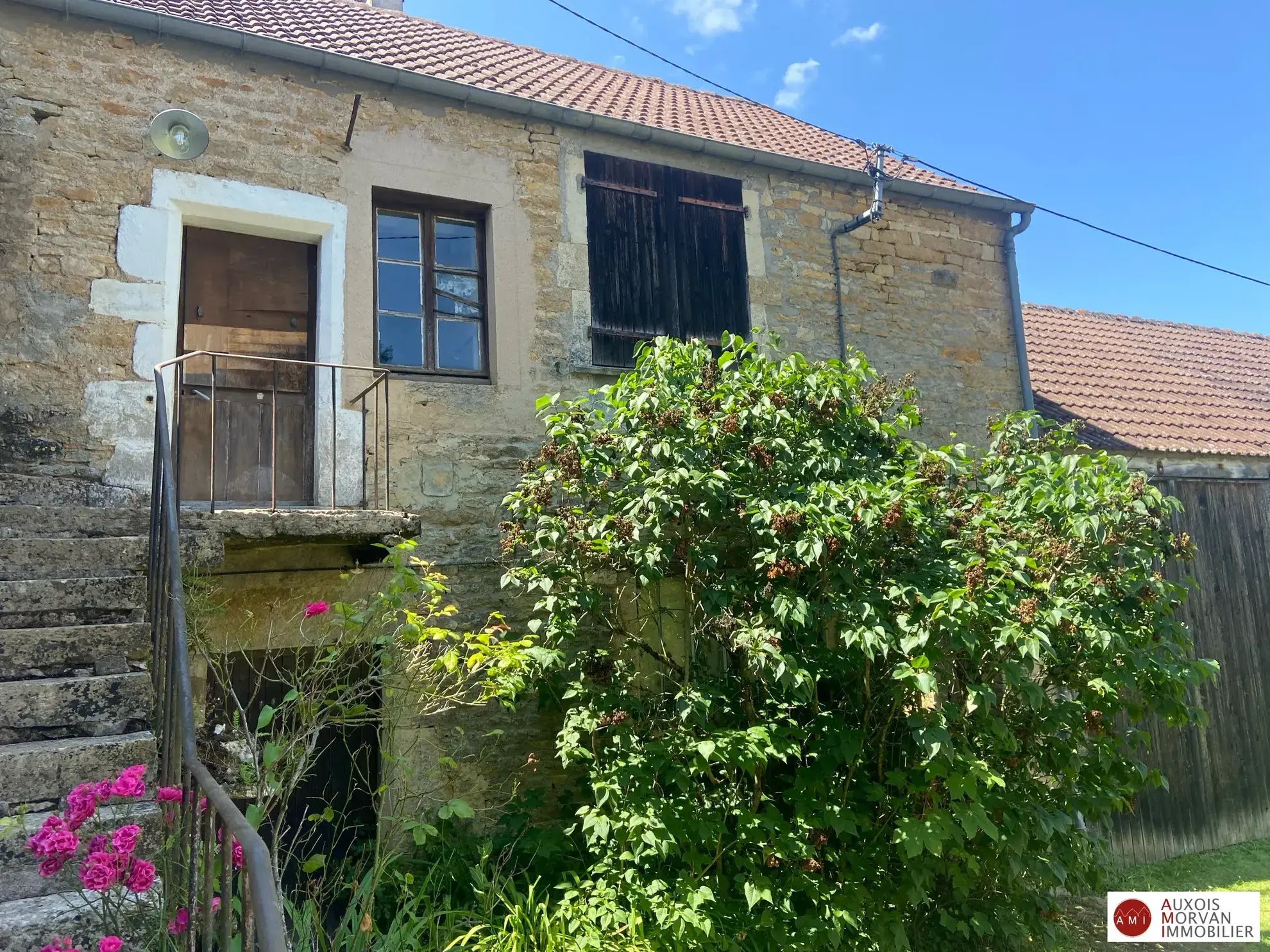 Maison à rénover entre Avallon et Montbard avec jardin et dépendance 
