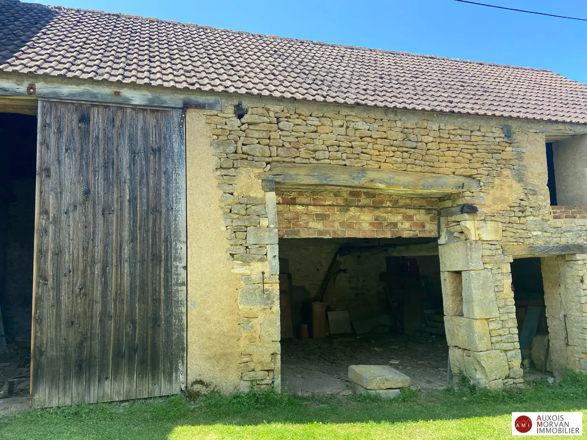 Maison à rénover entre Avallon et Montbard avec jardin et dépendance 