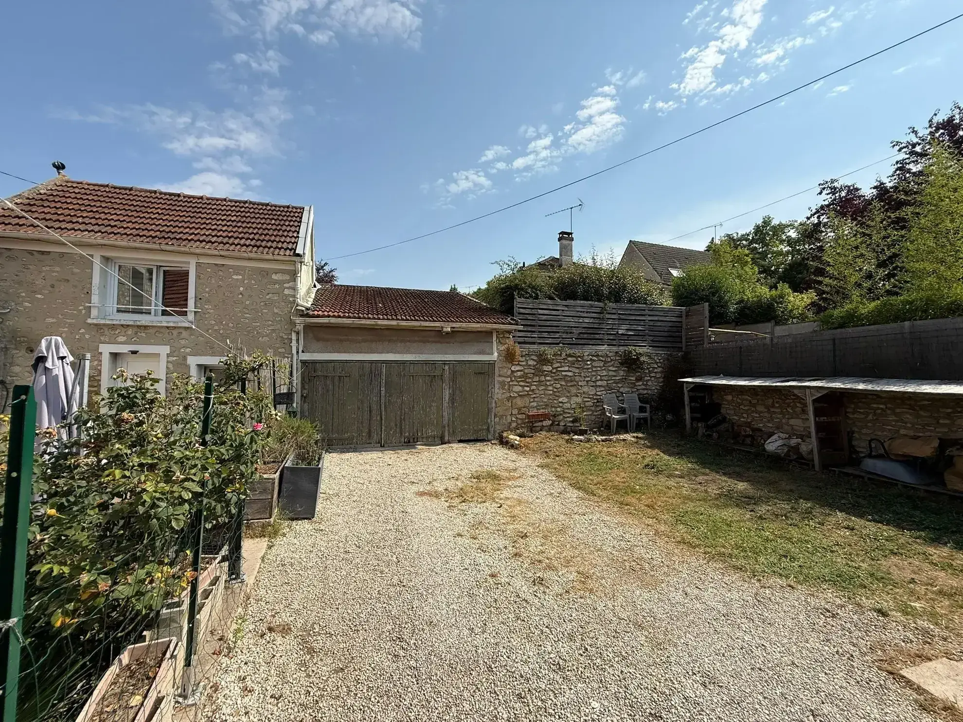 Maison en pierre à Étampes avec appartement T2, jardin et garage 