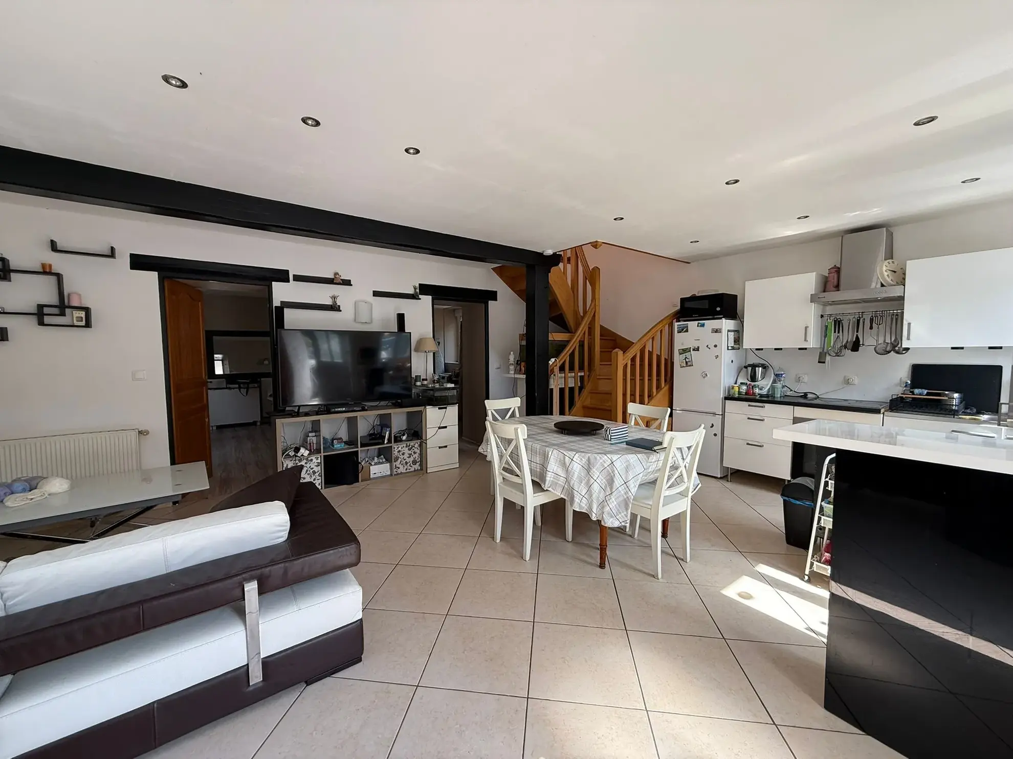 Maison en pierre à Étampes avec appartement T2, jardin et garage 