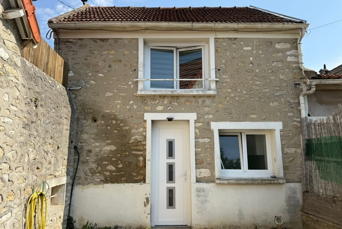 Maison en pierre à Étampes avec appartement T2, jardin et garage 