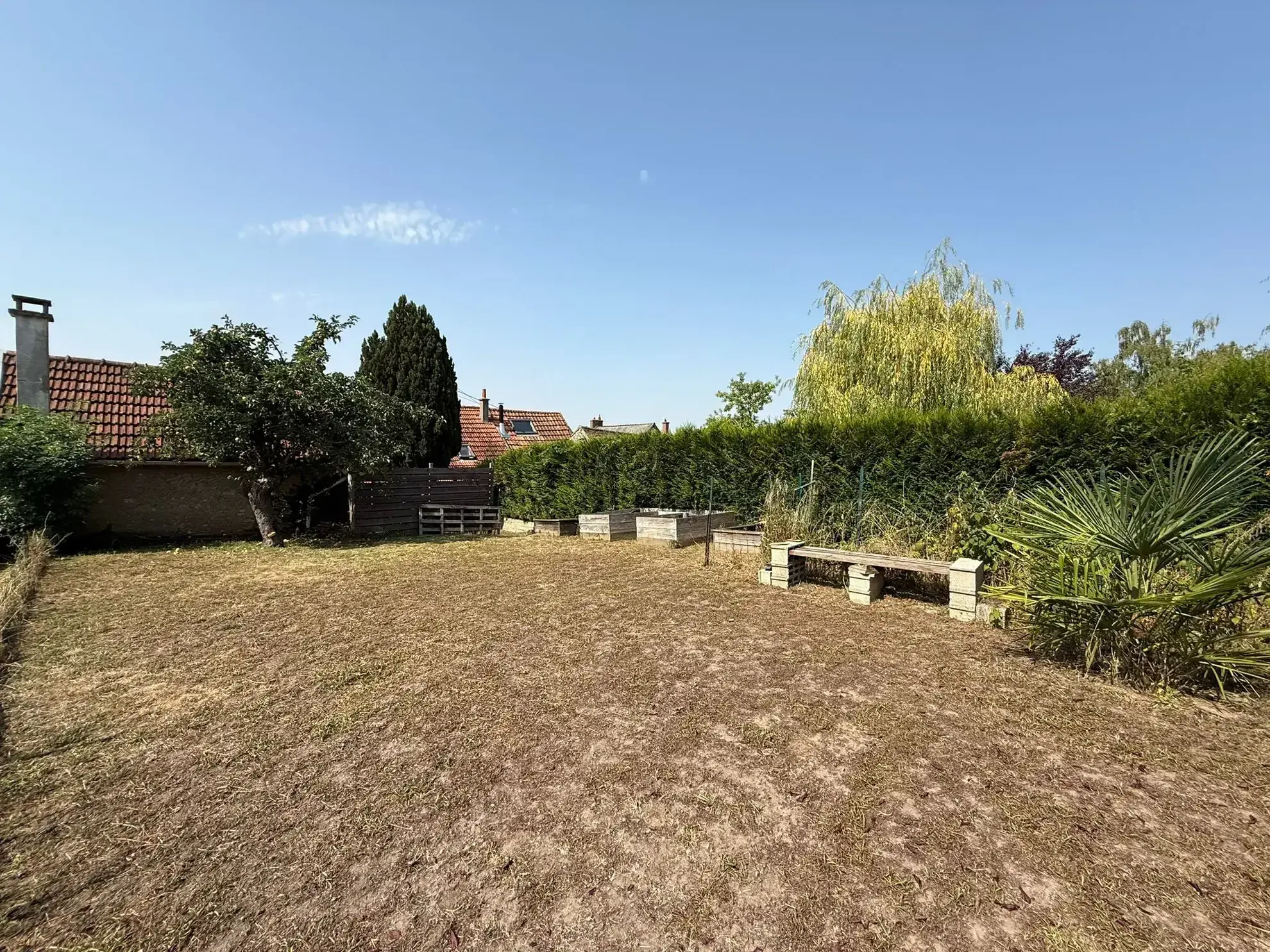 Maison en pierre à Étampes avec appartement T2, jardin et garage 