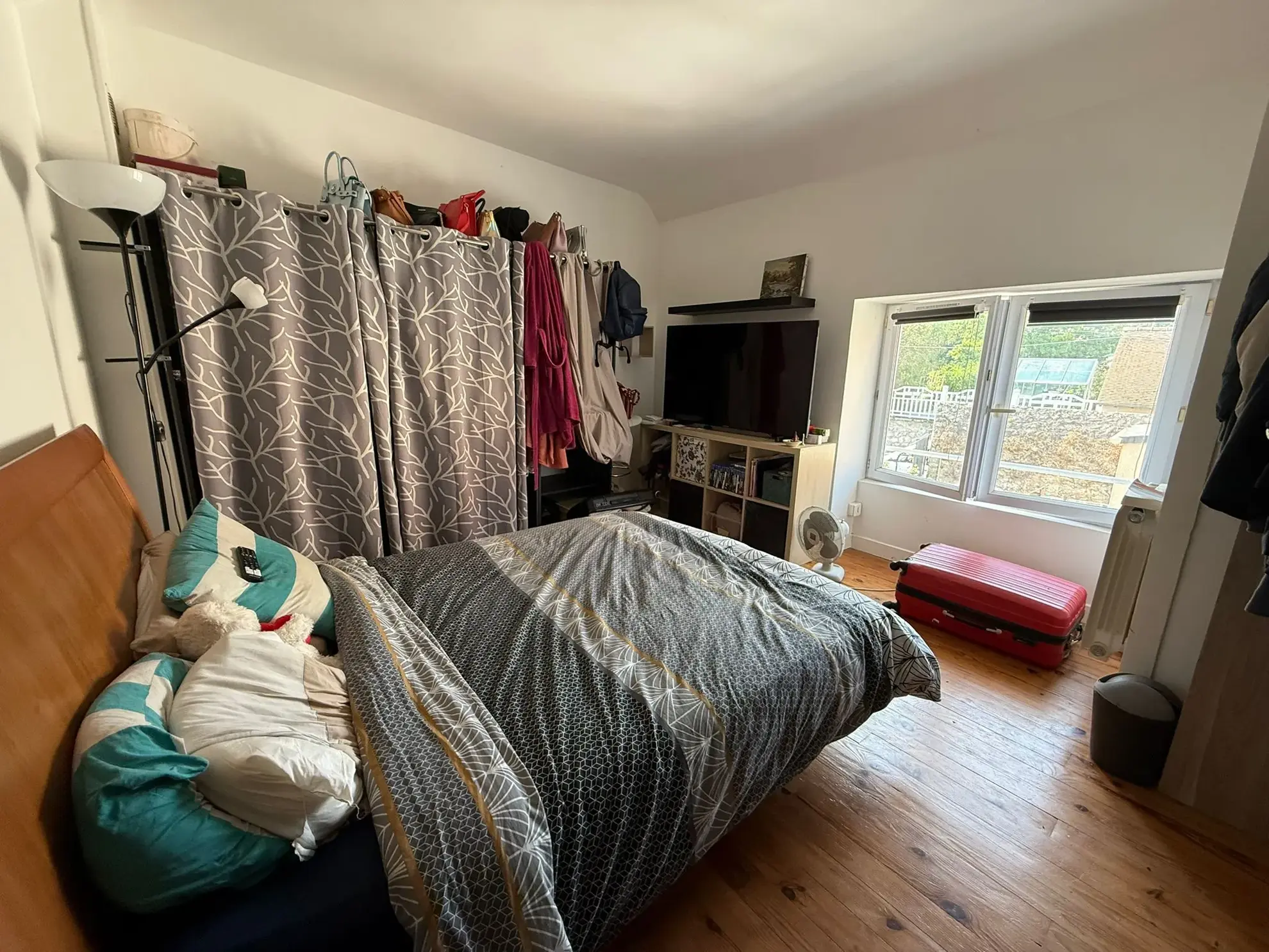 Maison en pierre à Étampes avec appartement T2, jardin et garage 