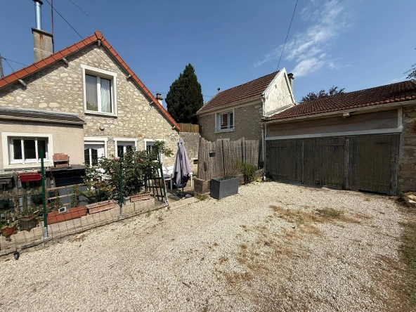 Maison en pierre à Étampes avec appartement T2, jardin et garage