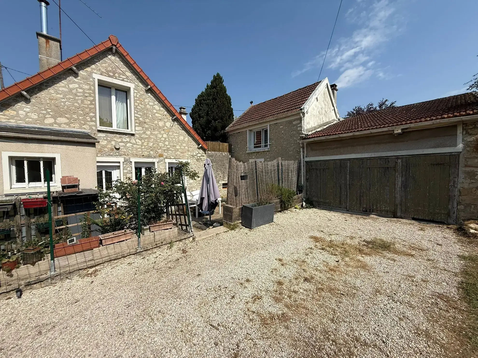 Maison en pierre à Étampes avec appartement T2, jardin et garage 