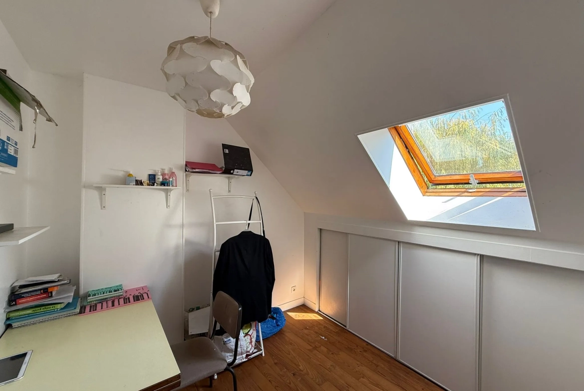 Maison en pierre à Étampes avec appartement T2, jardin et garage 