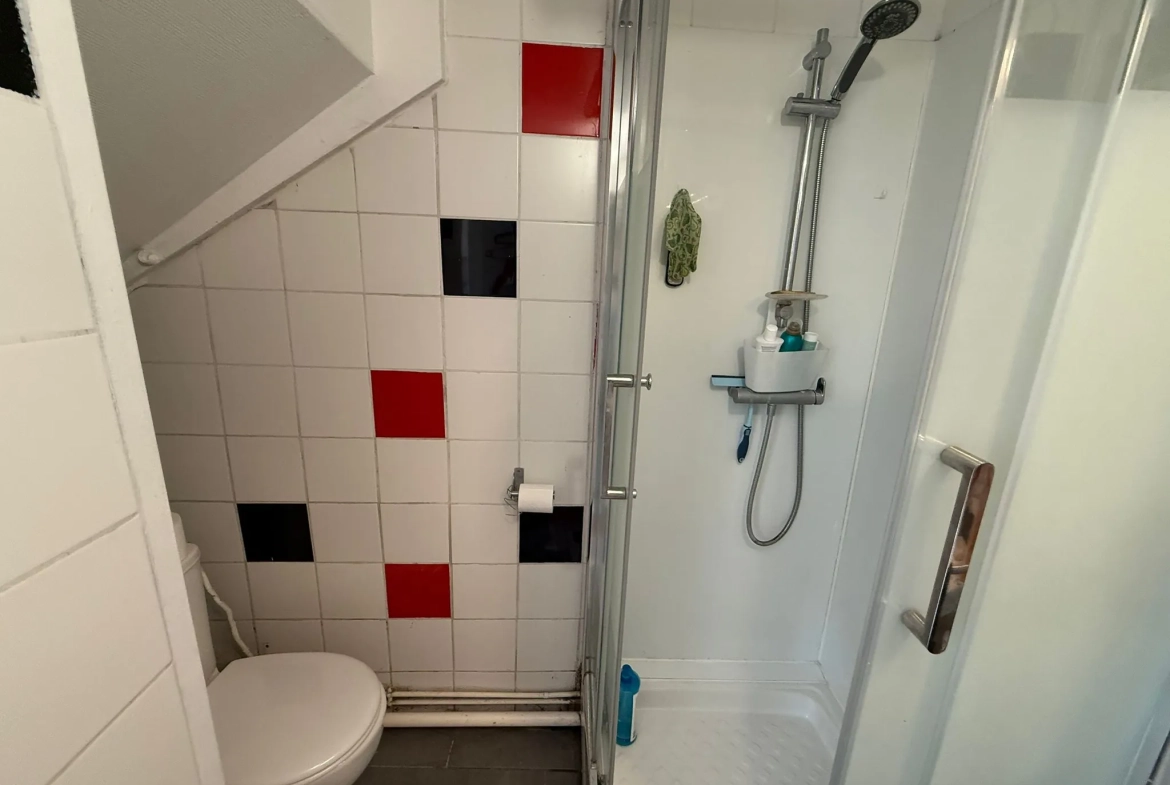 Maison en pierre à Étampes avec appartement T2, jardin et garage 
