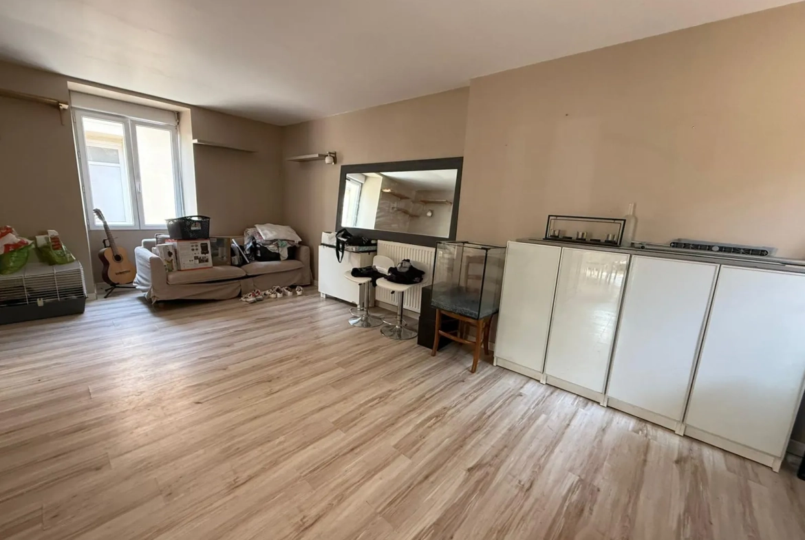 Maison en pierre à Étampes avec appartement T2, jardin et garage 