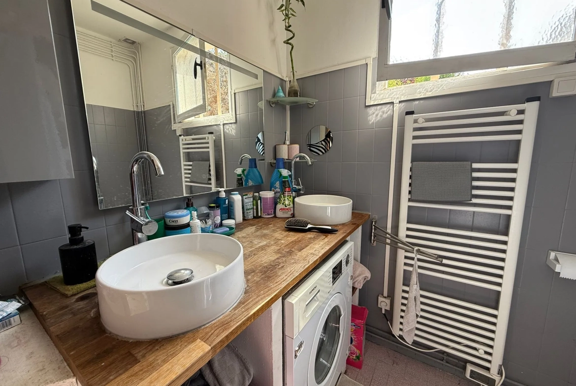 Maison en pierre à Étampes avec appartement T2, jardin et garage 