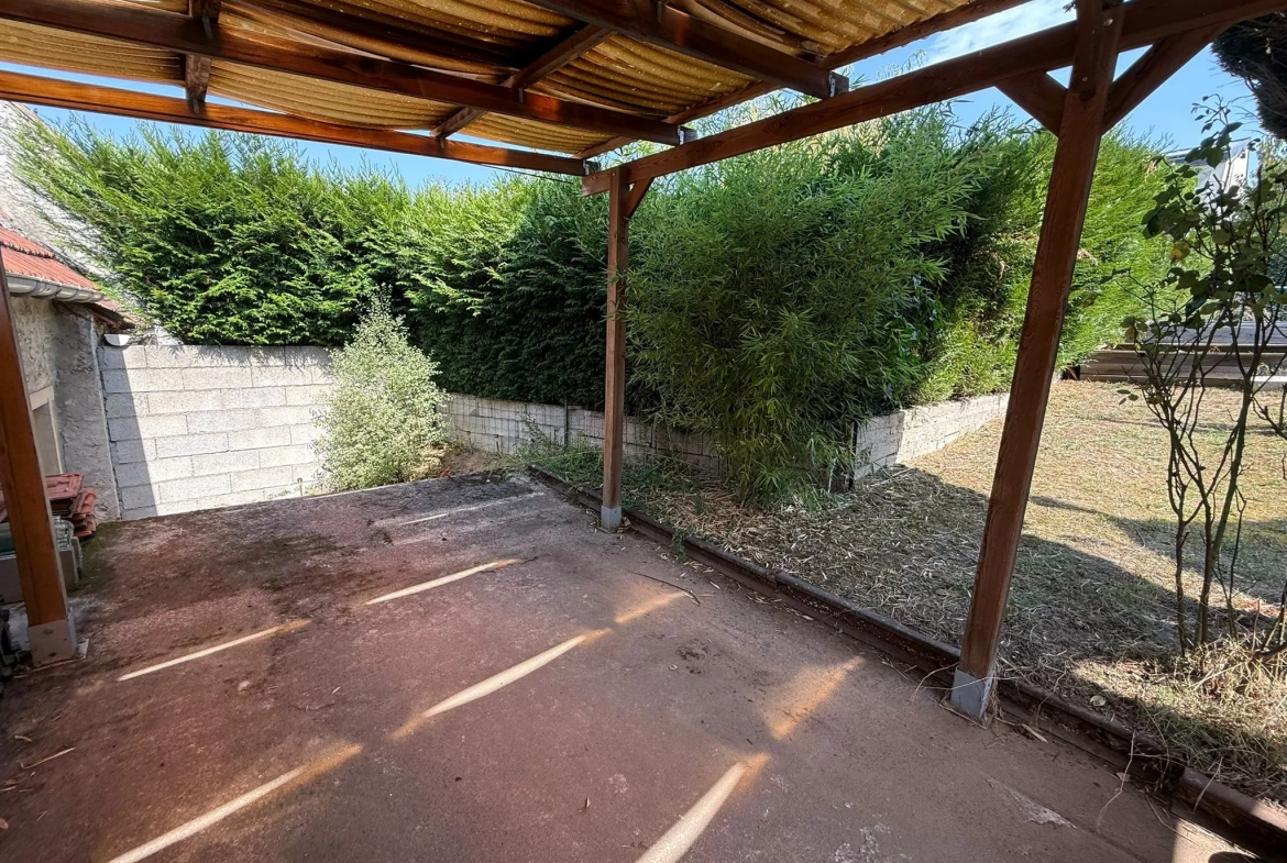 Maison en pierre à Étampes avec appartement T2, jardin et garage 