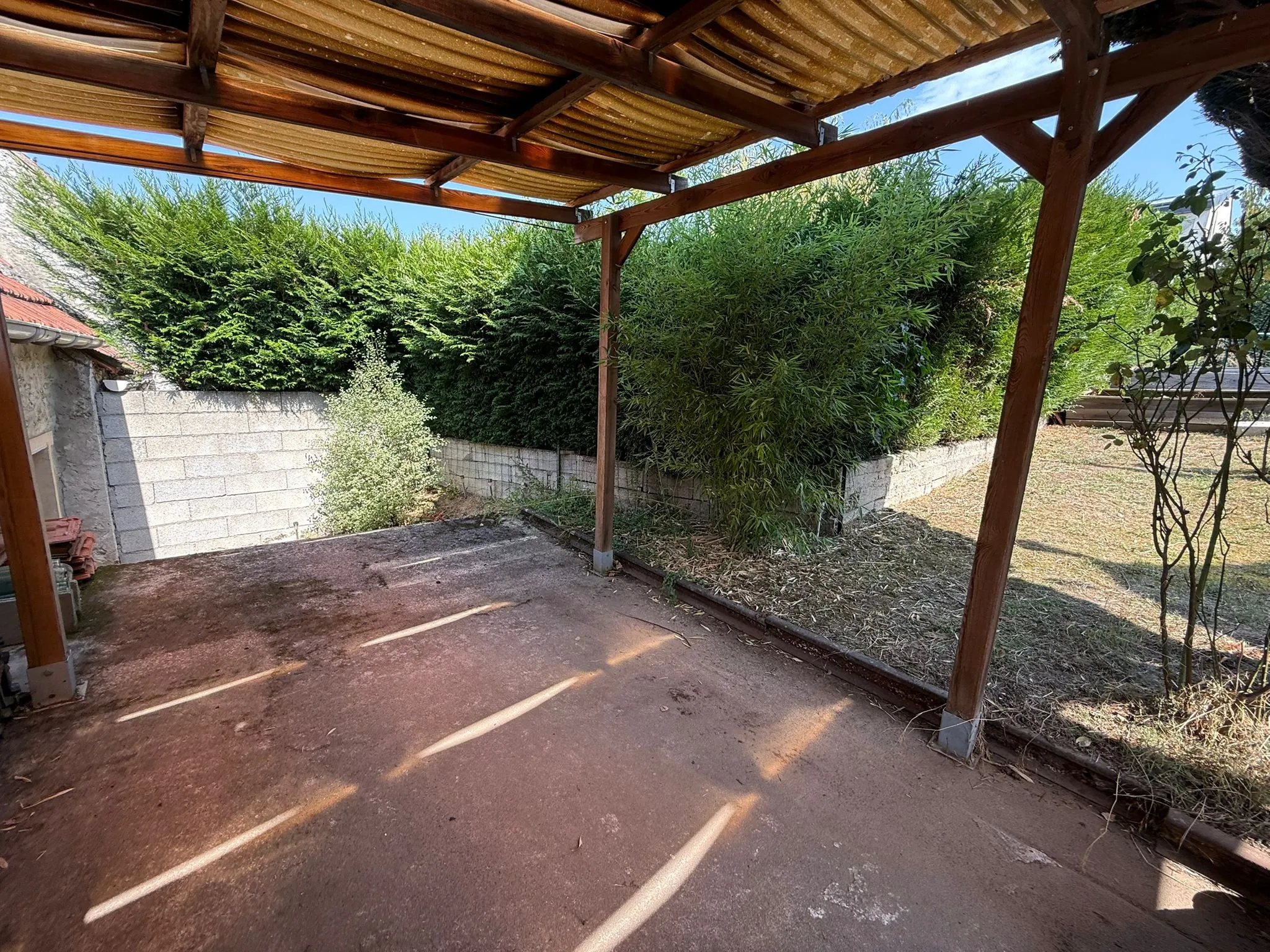 Maison en pierre à Étampes avec appartement T2, jardin et garage 