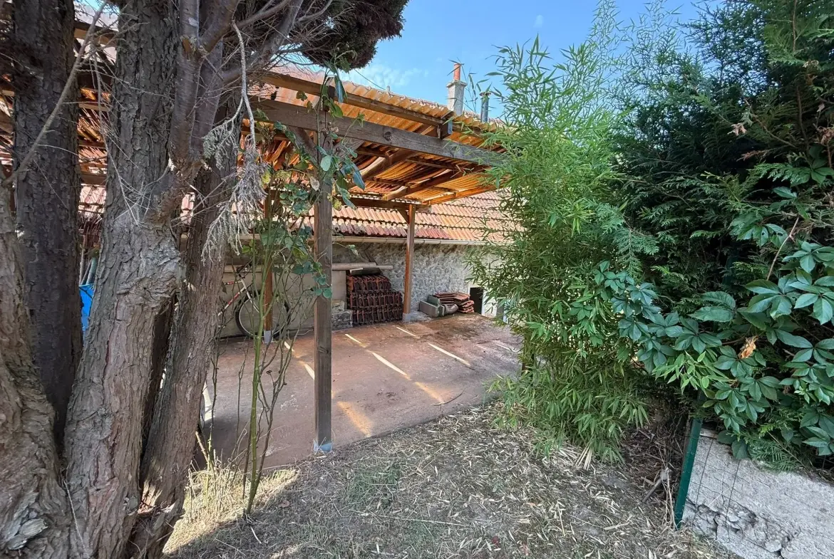 Maison en pierre à Étampes avec appartement T2, jardin et garage 
