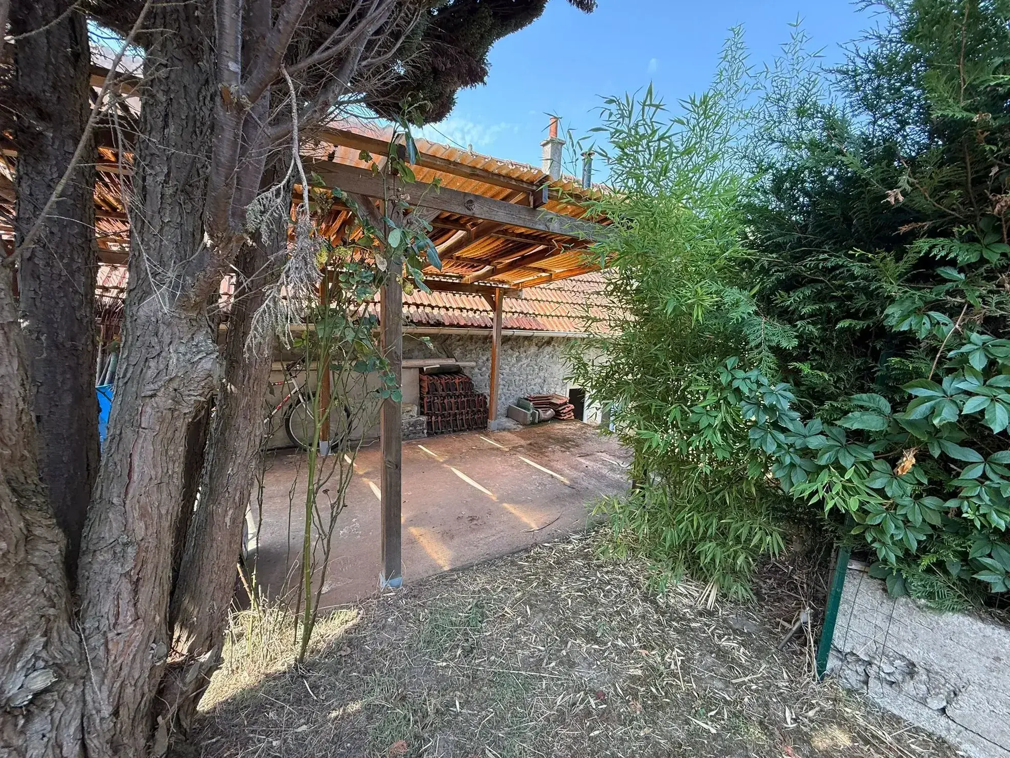 Maison en pierre à Étampes avec appartement T2, jardin et garage 
